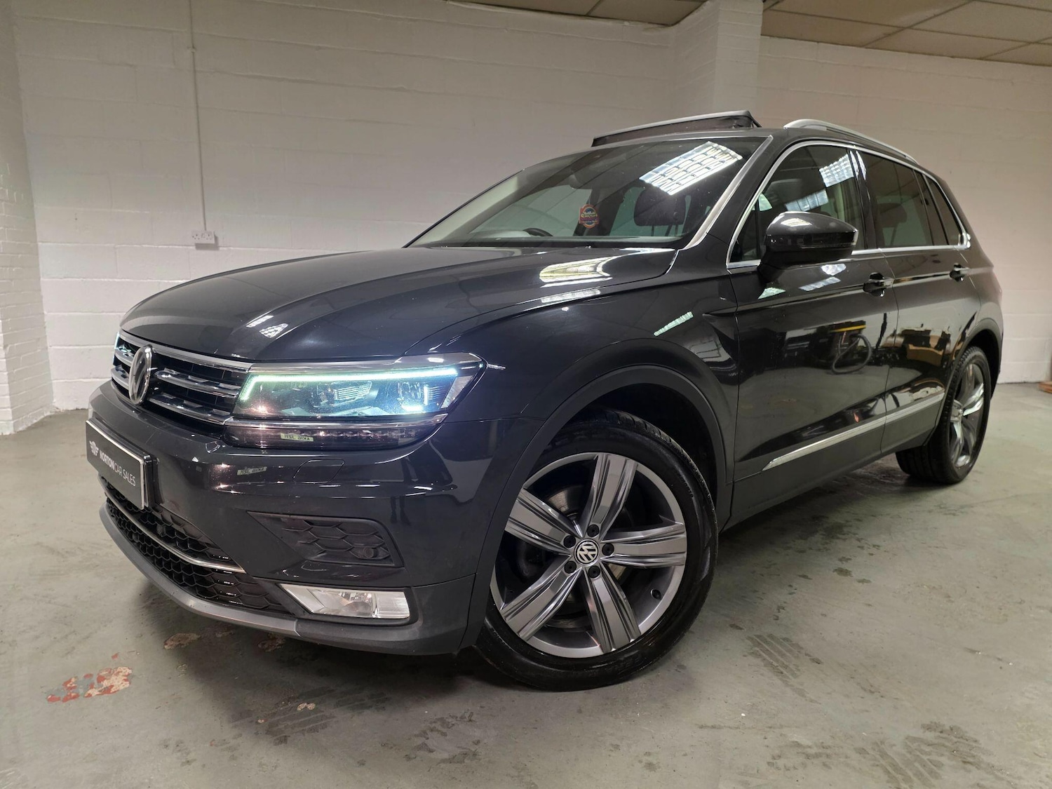 Used Volkswagen Tiguan 2017 for sale - 77376465: Photo 11