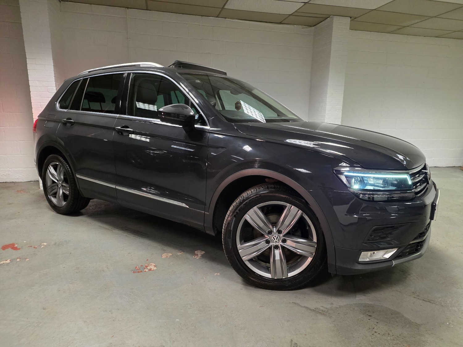 Used Volkswagen Tiguan 2017 for sale - 77376465: Photo 3