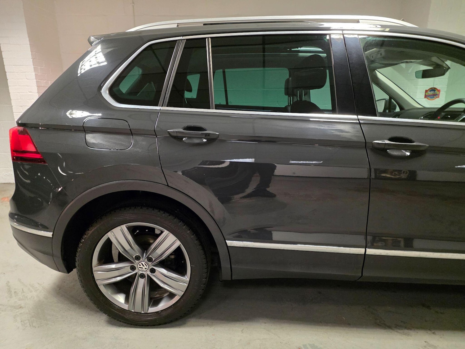 Used Volkswagen Tiguan 2017 for sale - 77376465: Photo 8