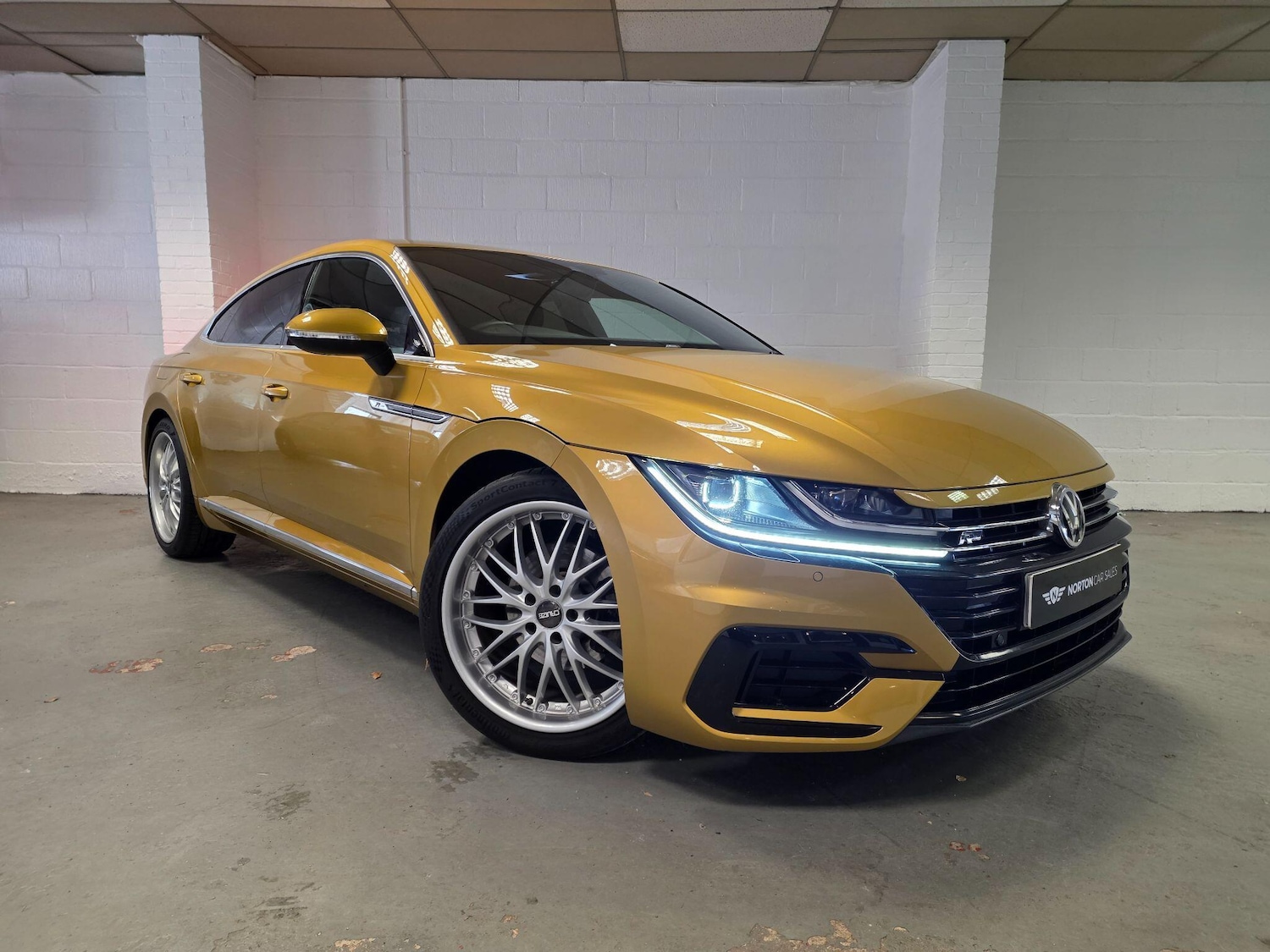 Used Volkswagen Arteon 2017 for sale - 76645208: Photo 1