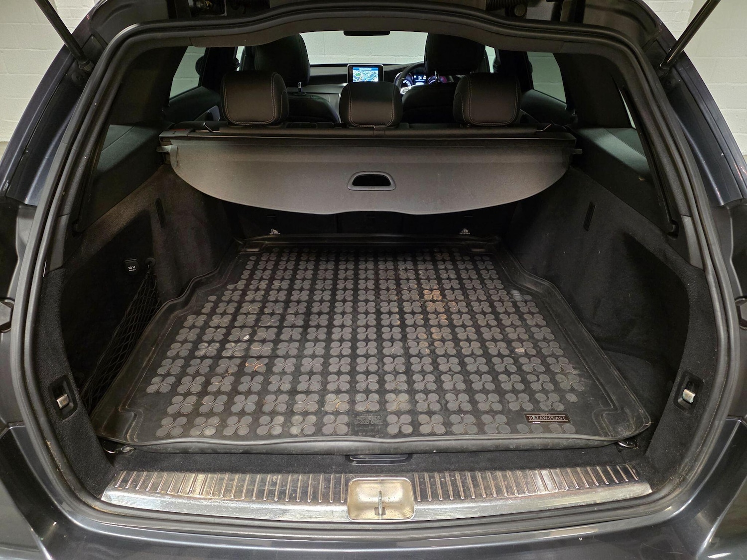 Used Mercedes-Benz C Class 2015 for sale - 77695384: Photo 42