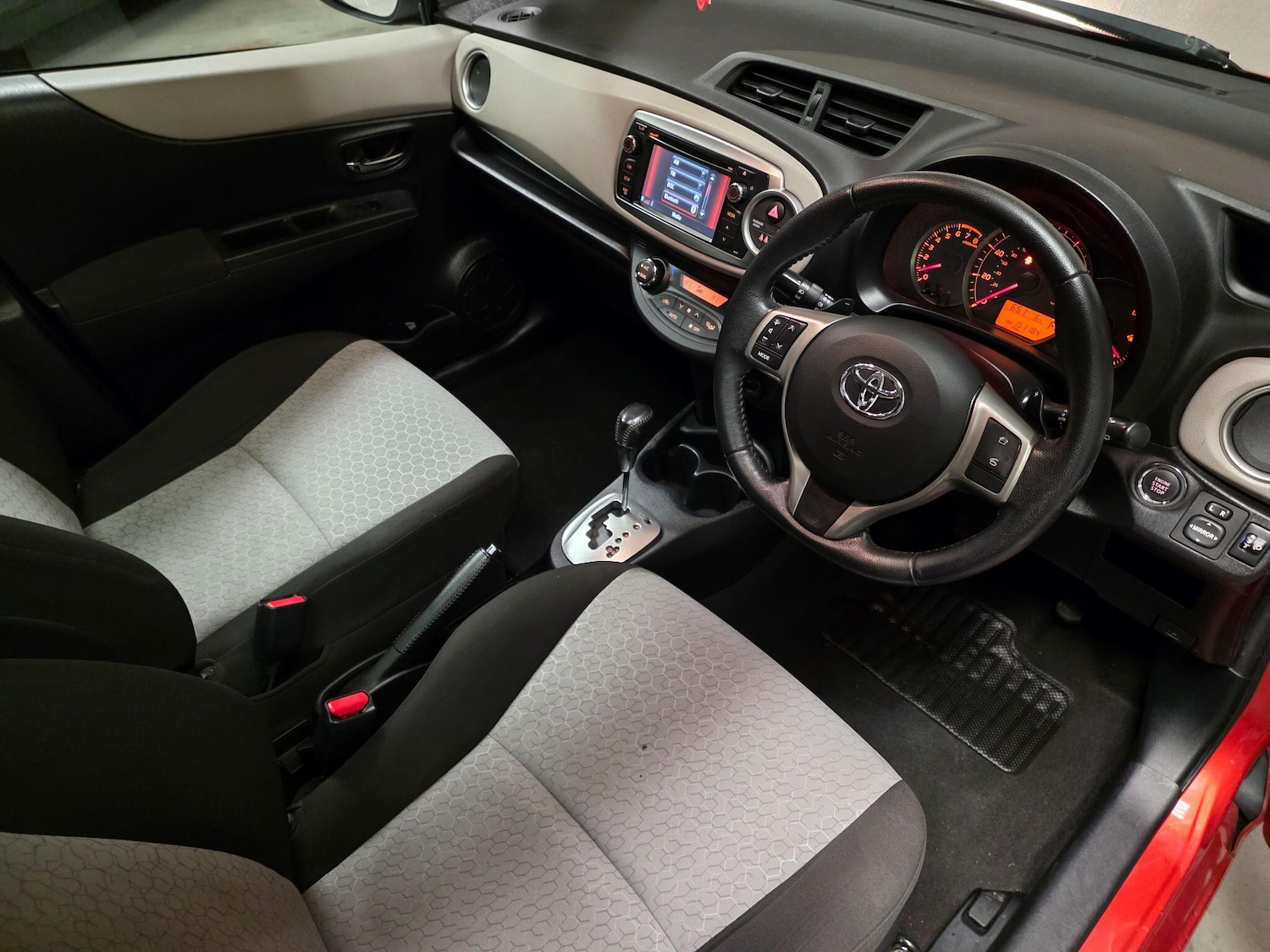 Used Toyota Yaris 2012 for sale - 76742663: Photo 27