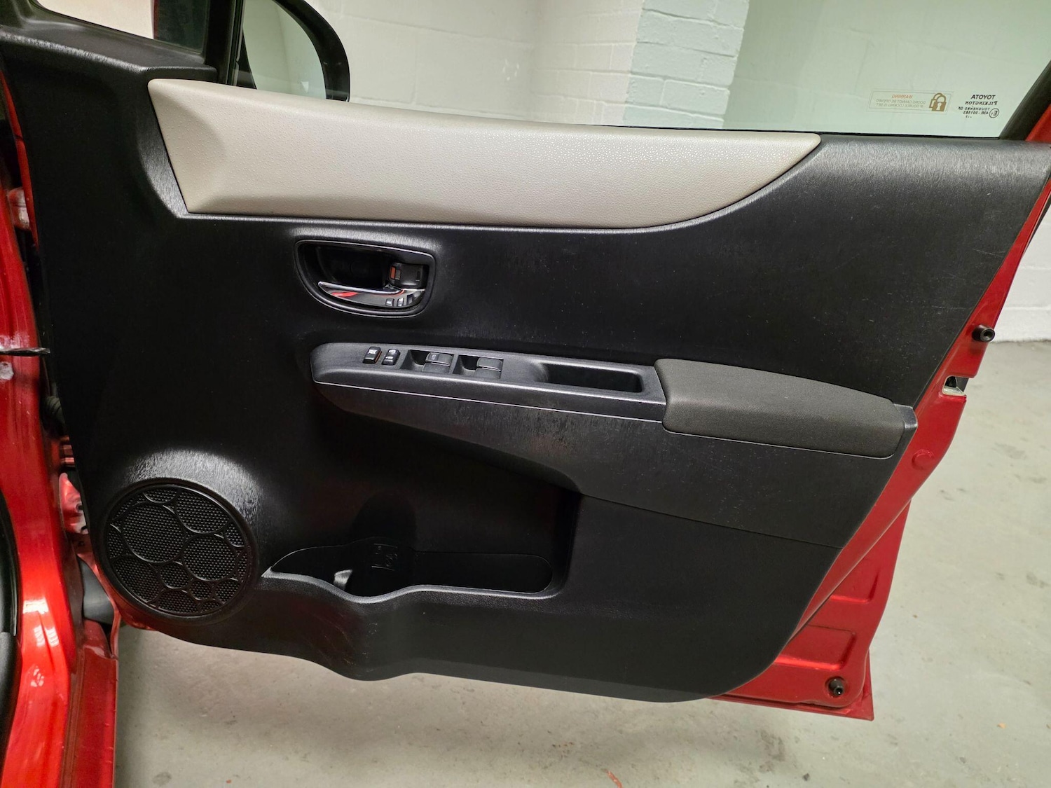 Used Toyota Yaris 2012 for sale - 76742663: Photo 32