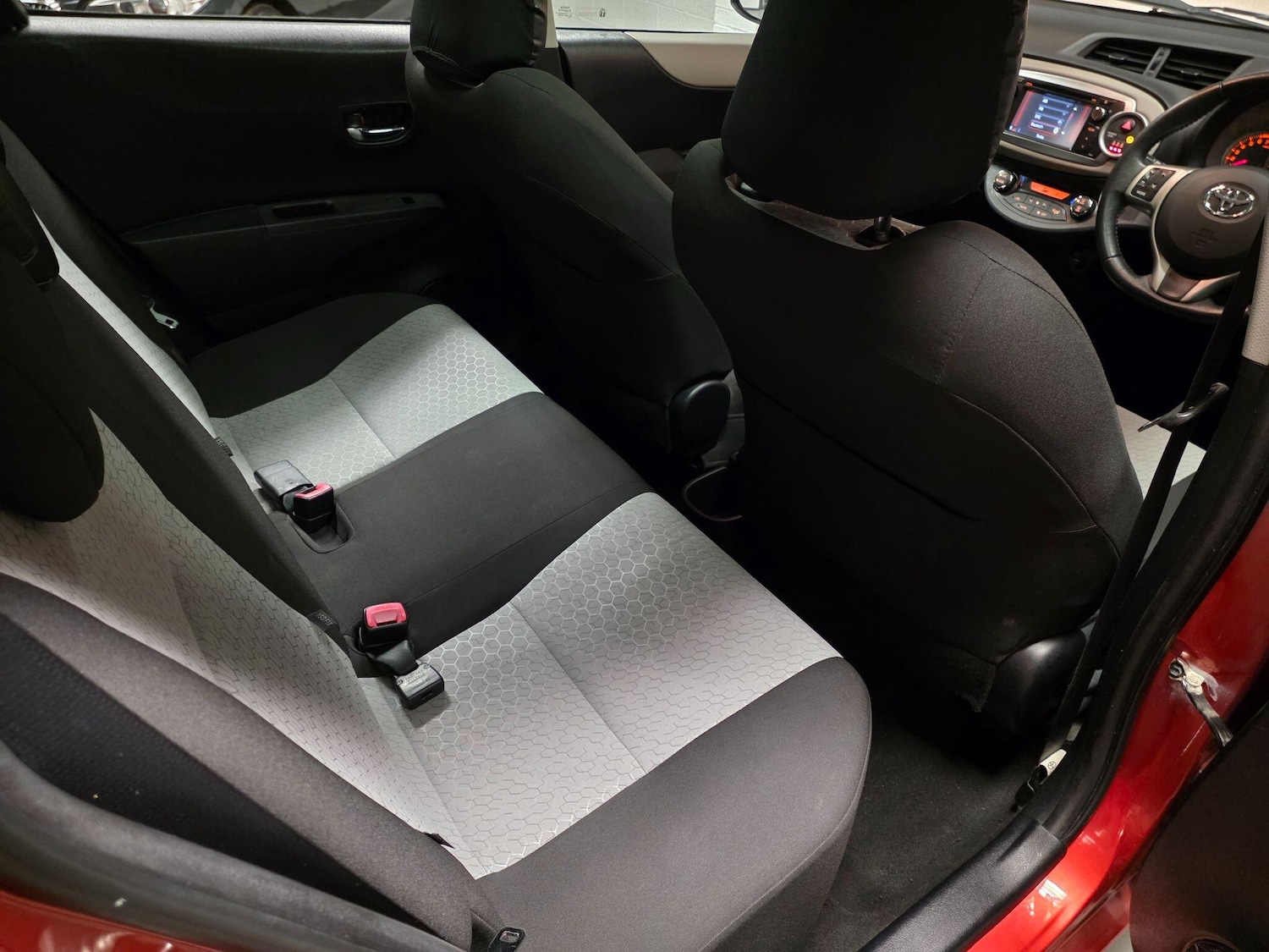 Used Toyota Yaris 2012 for sale - 76742663: Photo 33