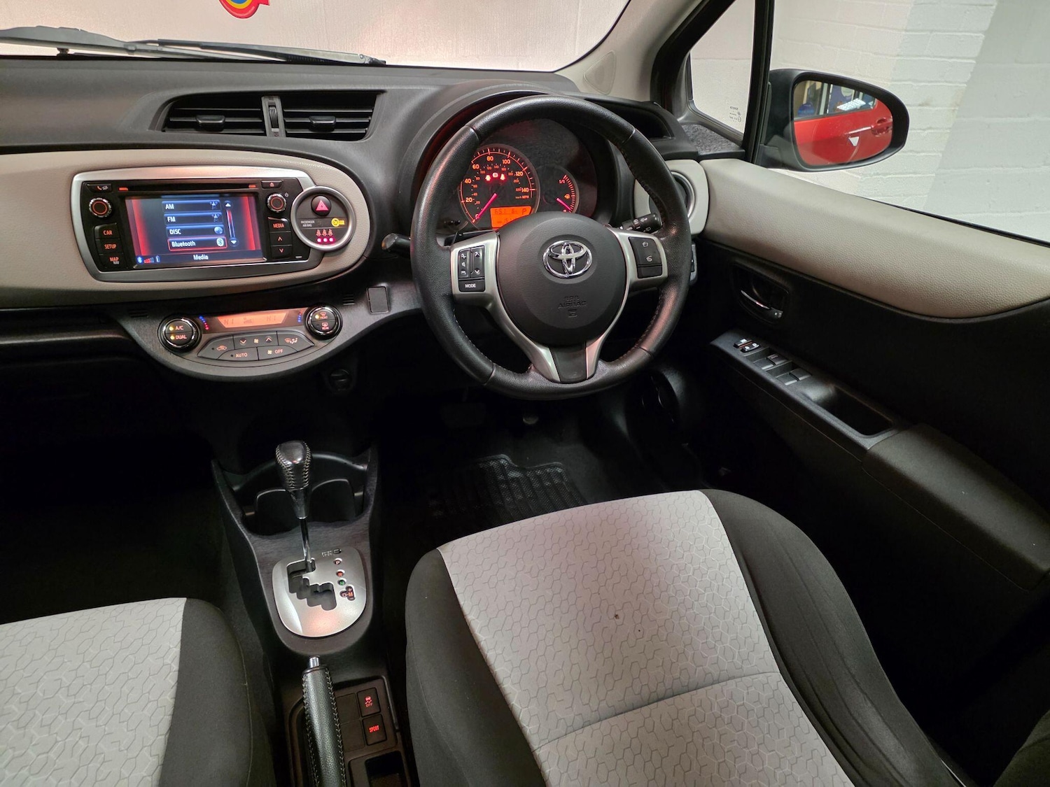 Used Toyota Yaris 2012 for sale - 76742663: Photo 37