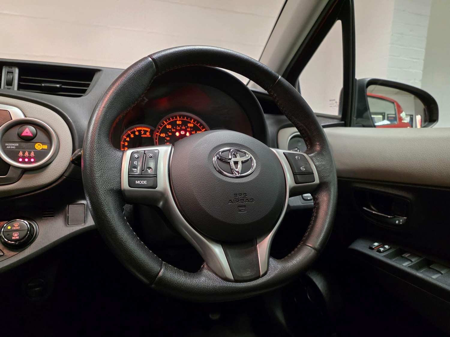 Used Toyota Yaris 2012 for sale - 76742663: Photo 39