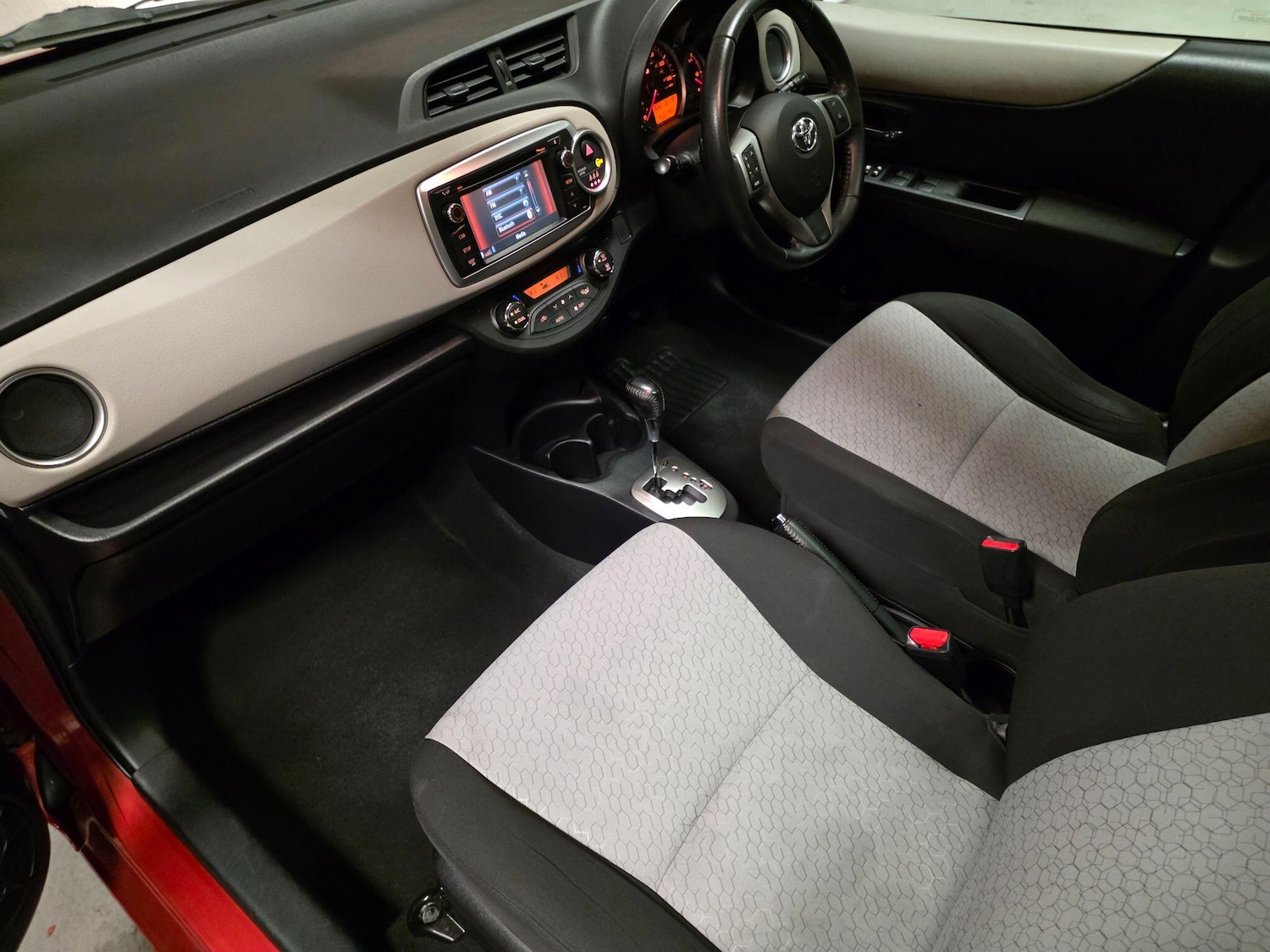 Used Toyota Yaris 2012 for sale - 76742663: Photo 43