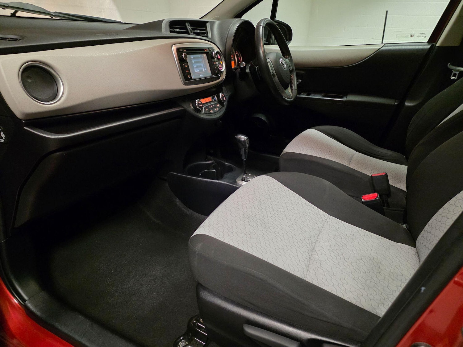 Used Toyota Yaris 2012 for sale - 76742663: Photo 44