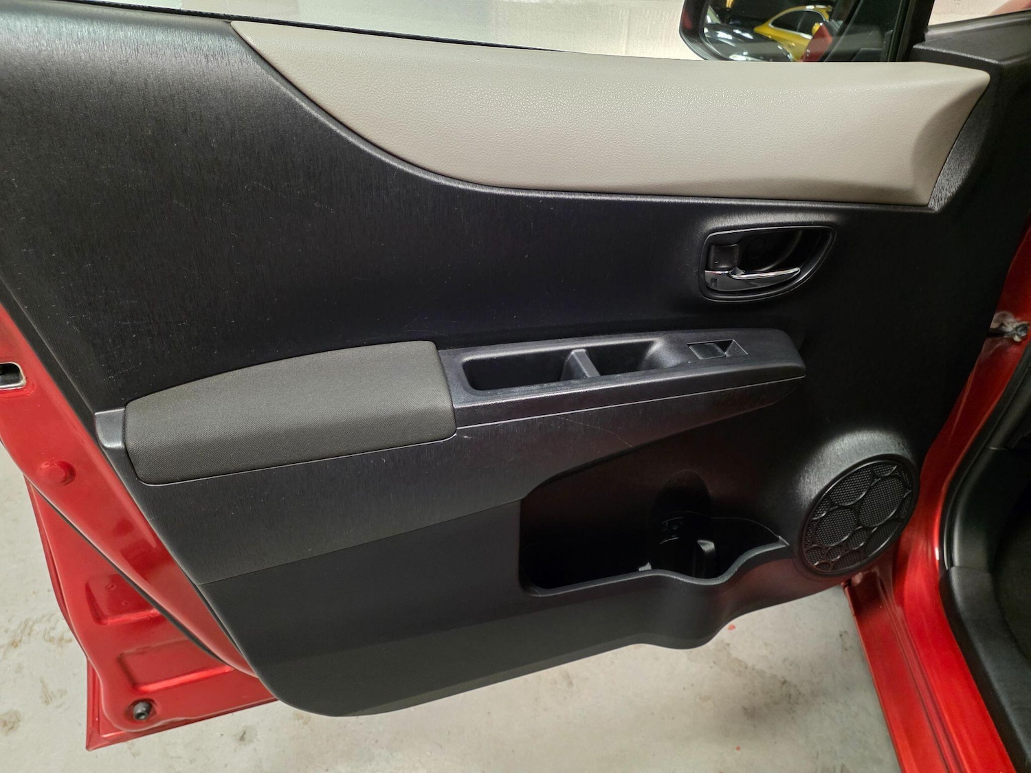 Used Toyota Yaris 2012 for sale - 76742663: Photo 47