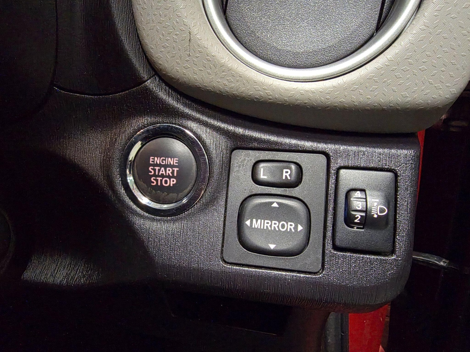 Used Toyota Yaris 2012 for sale - 76742663: Photo 48