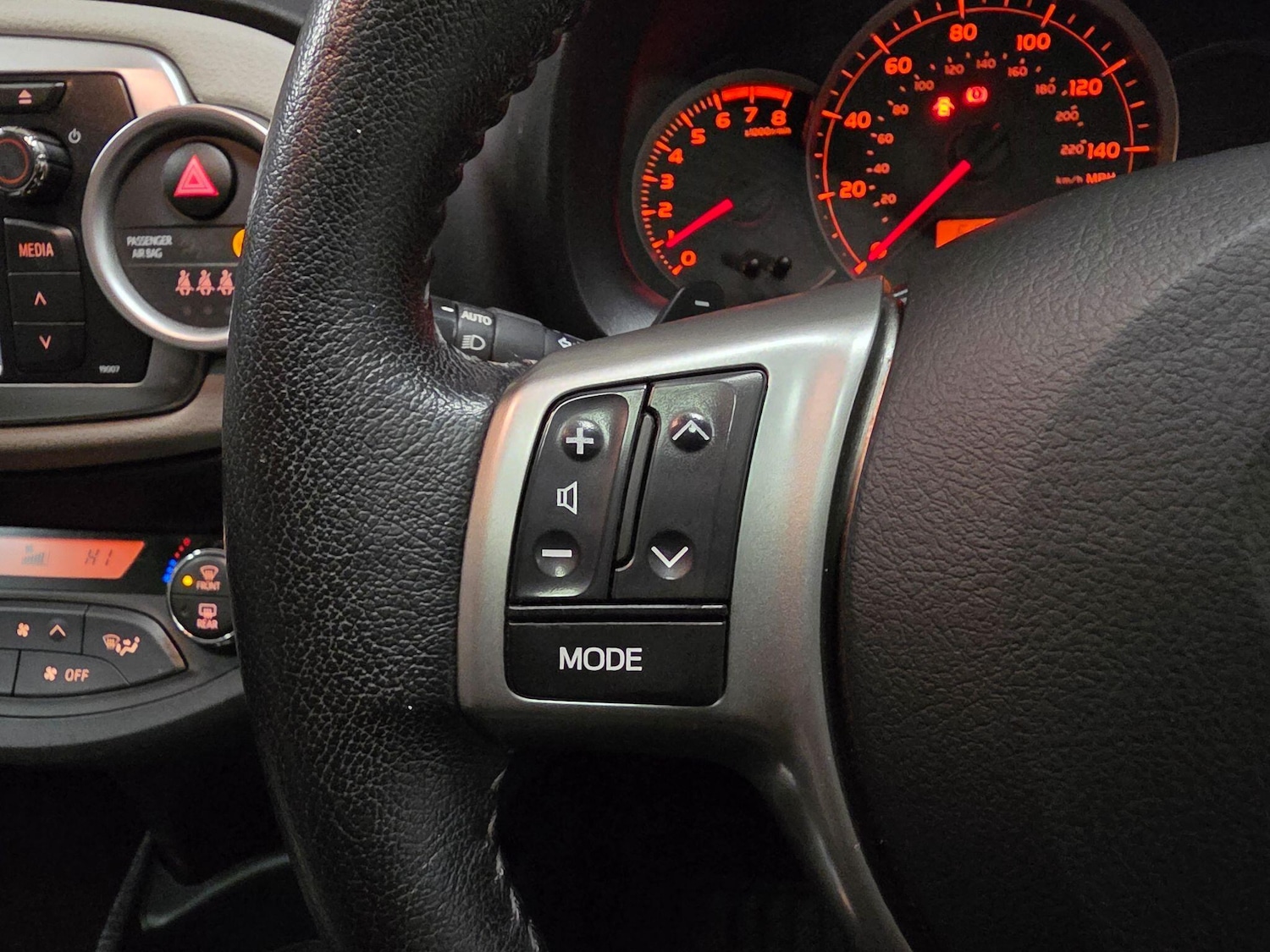 Used Toyota Yaris 2012 for sale - 76742663: Photo 51