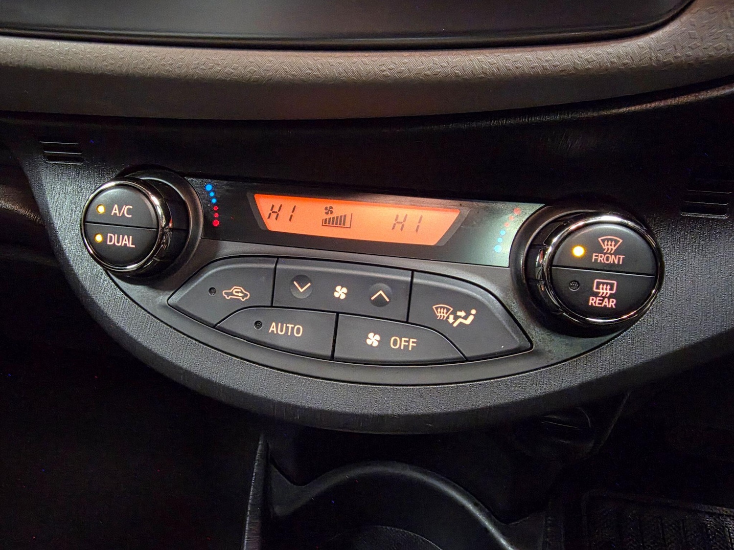 Used Toyota Yaris 2012 for sale - 76742663: Photo 54