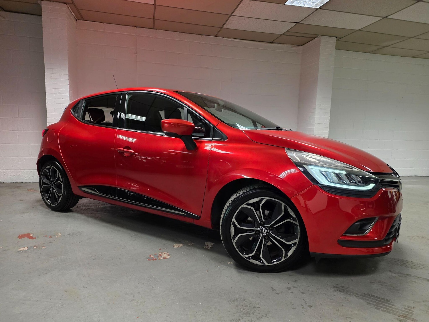 Used Renault Clio 2016 for sale - 76976846: Photo 4