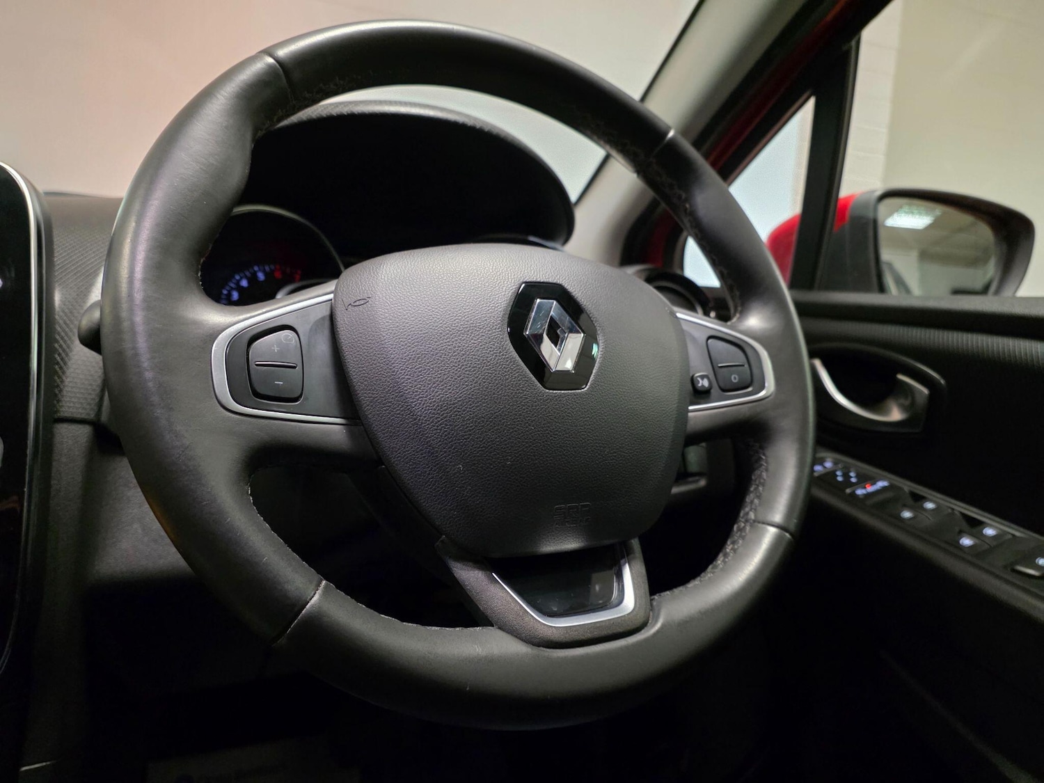 Used Renault Clio 2016 for sale - 76976846: Photo 42