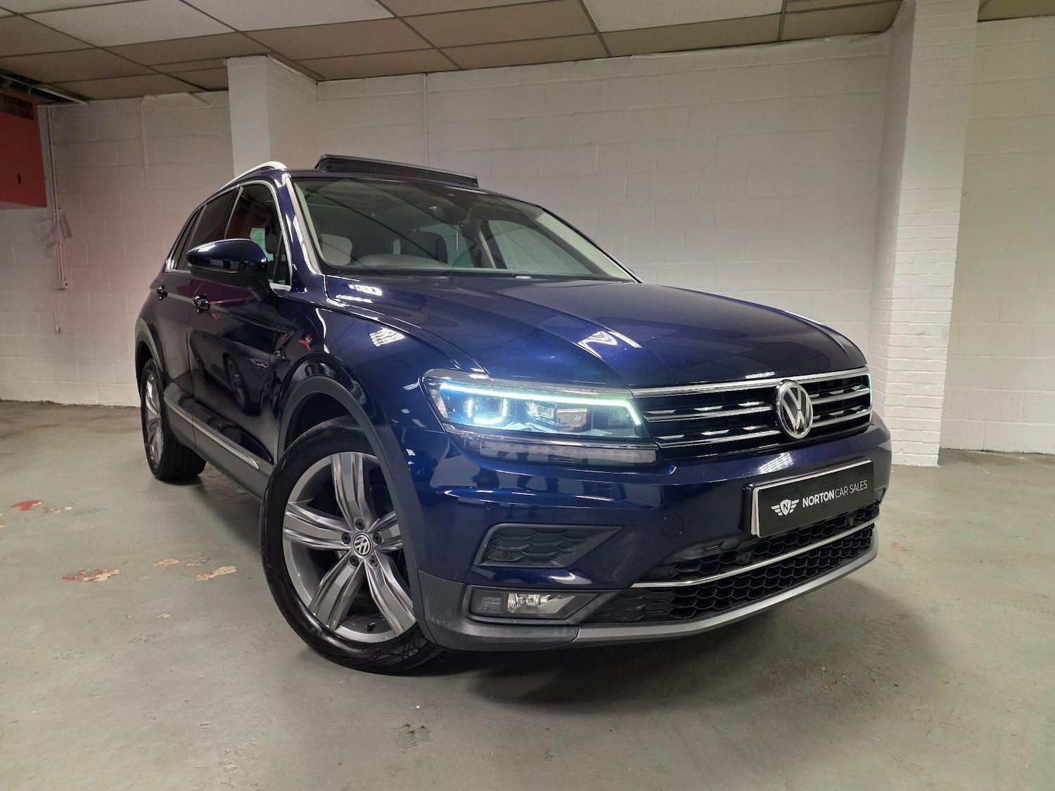Used Volkswagen Tiguan 2018 for sale - 76512445: Photo 2