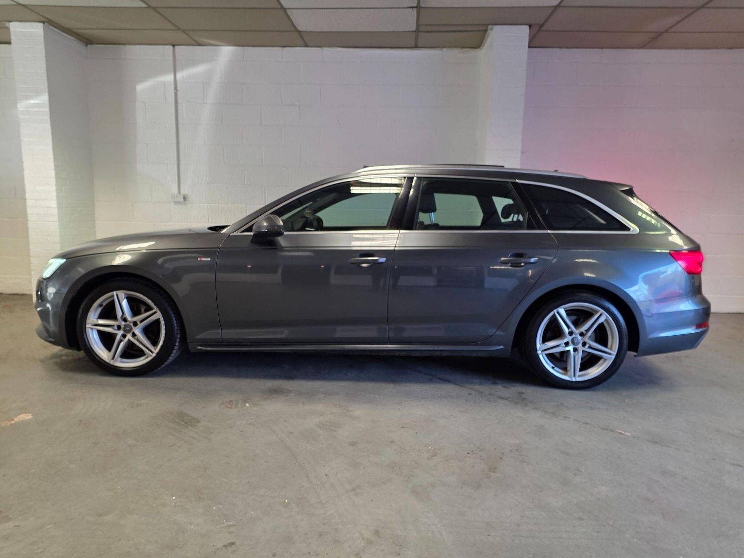 Used Audi A4 Avant for sale - 77315371: Photo 15