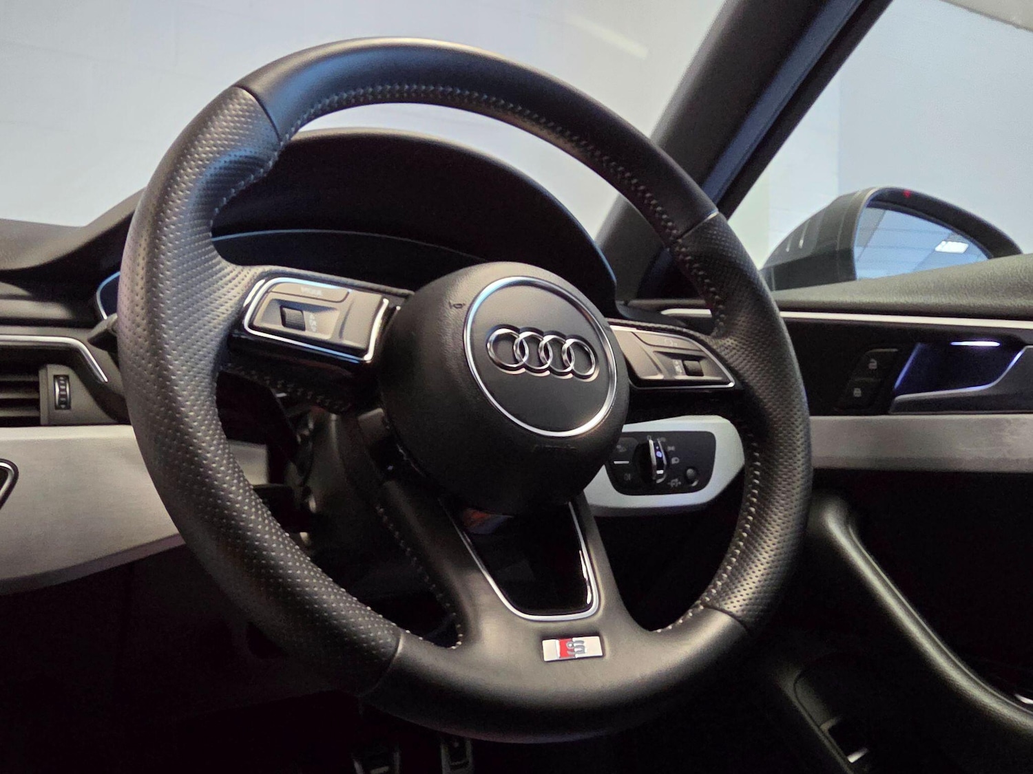 Used Audi A4 Avant for sale - 77315371: Photo 42