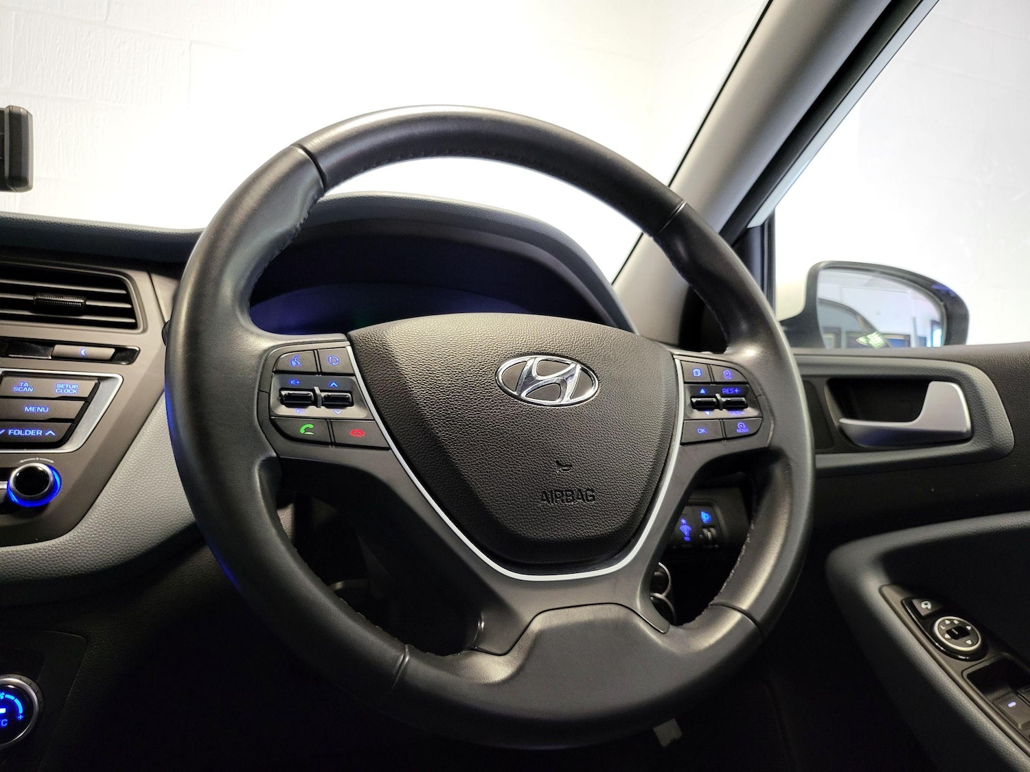 Used Hyundai i20 2015 for sale - 76987676: Photo 39