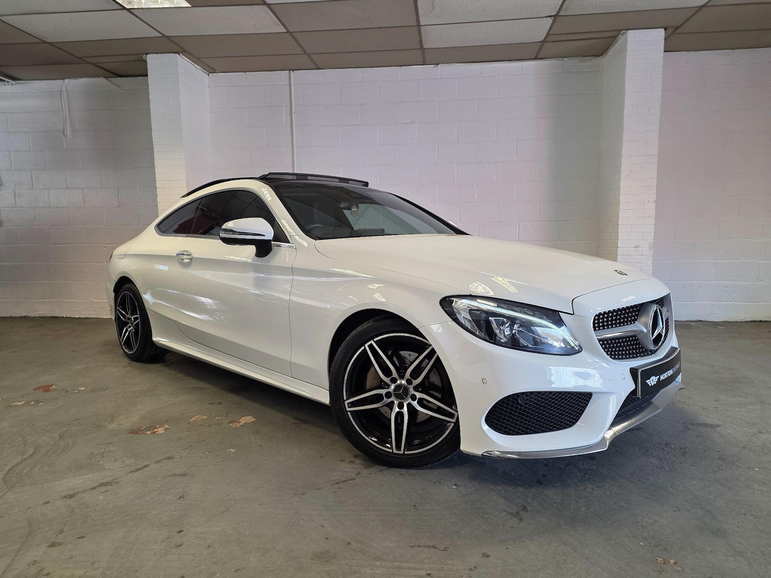 Used Mercedes-Benz C Class 2016 for sale - 77978490: Photo 1