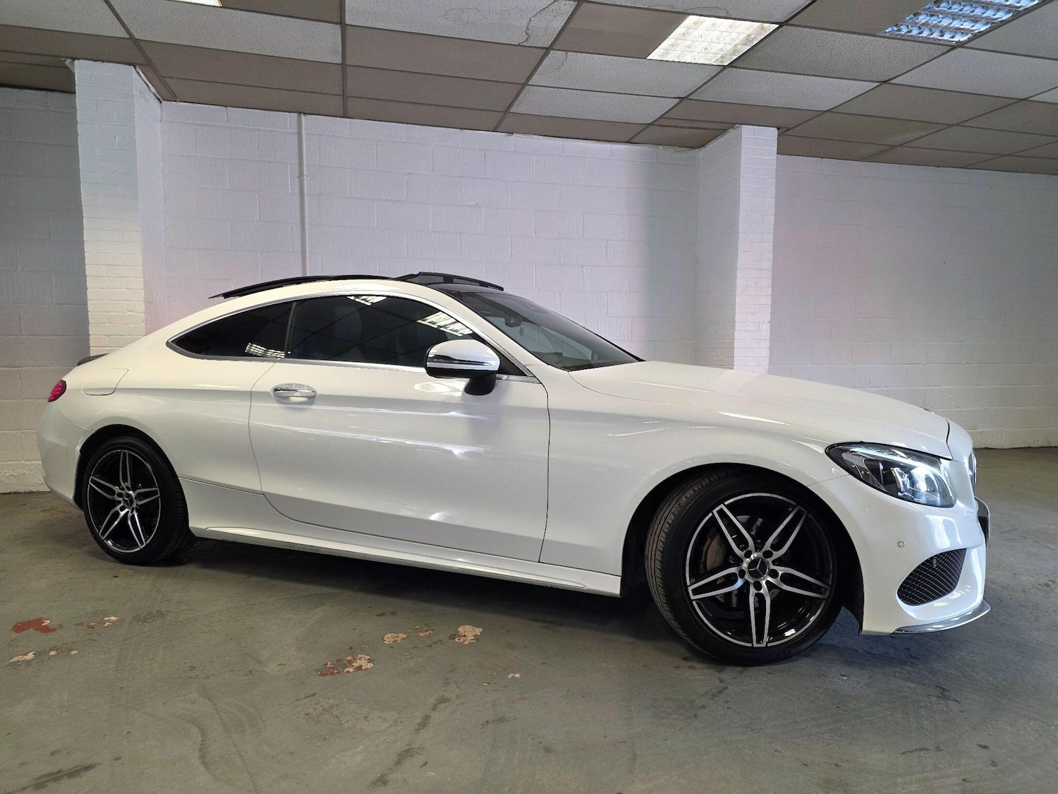 Used Mercedes-Benz C Class 2016 for sale - 77978490: Photo 3