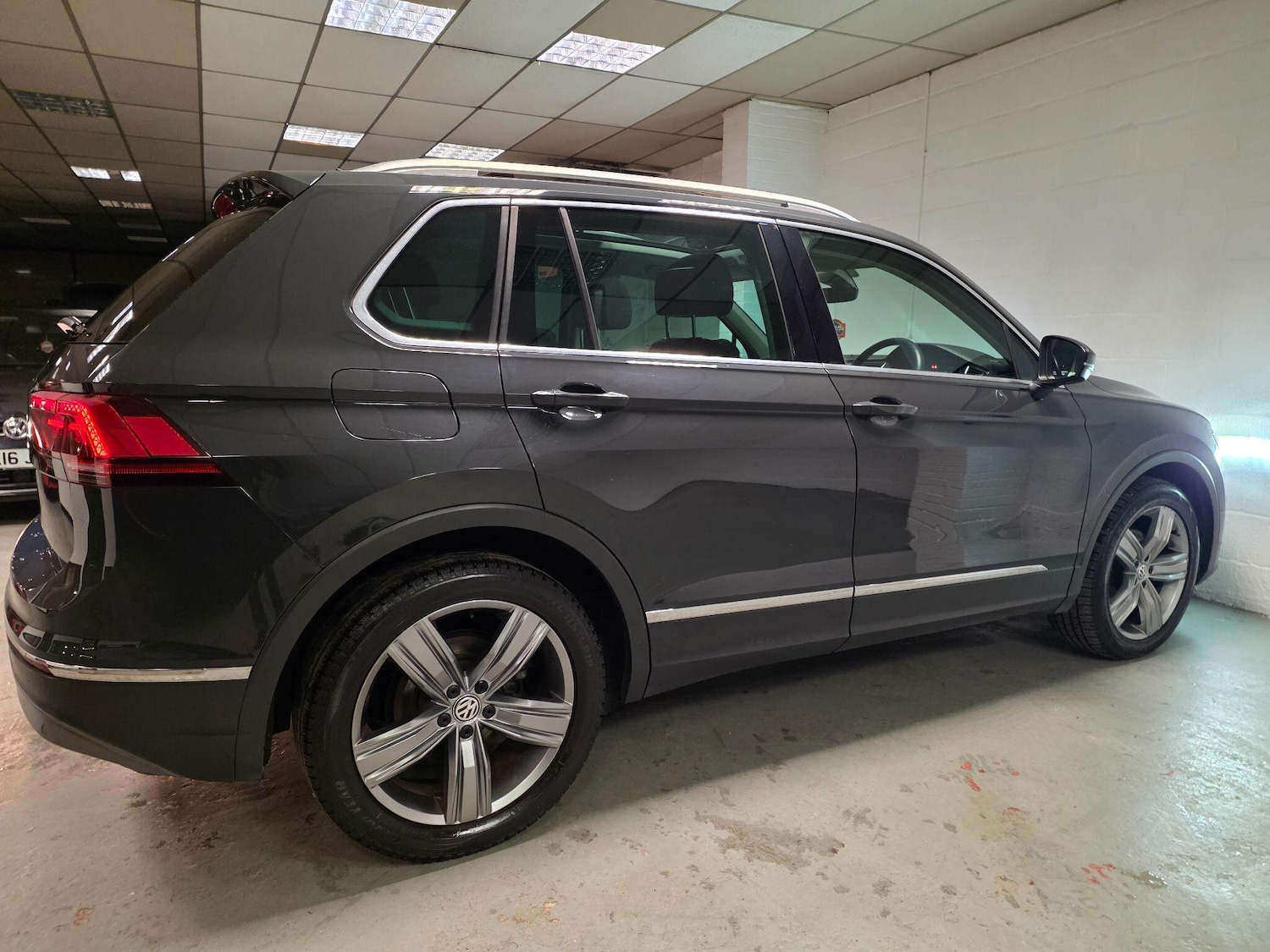 Used Volkswagen Tiguan 2017 for sale - 76976265: Photo 23