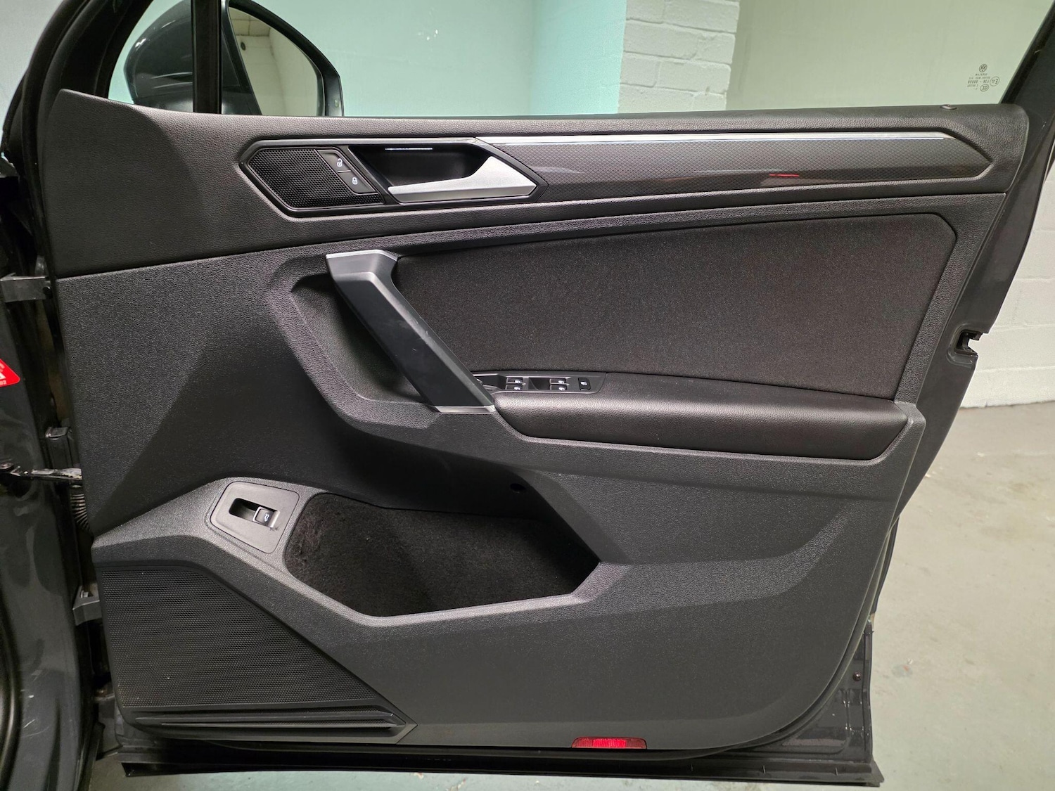 Used Volkswagen Tiguan 2017 for sale - 76976265: Photo 36