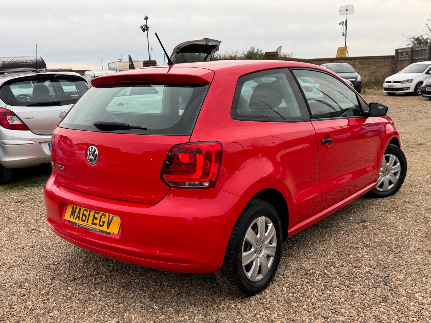 Used Volkswagen Polo 2011 for sale - 76388896: Photo 6