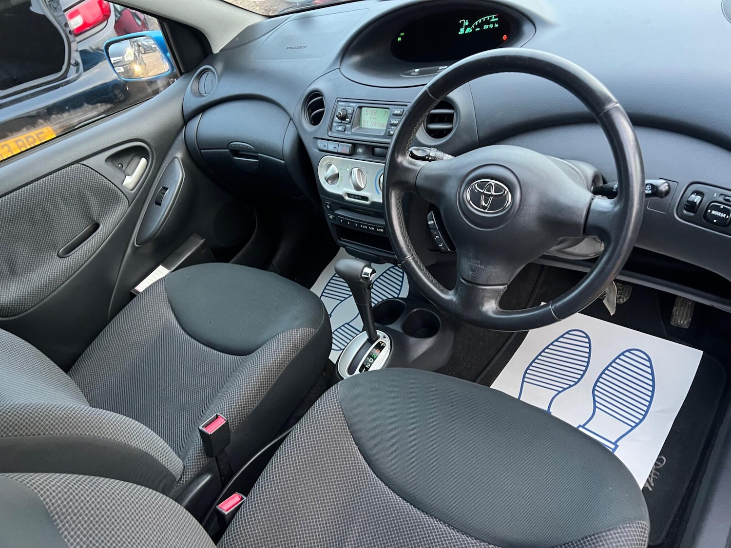 Used Toyota Yaris 2004 for sale - 76997071: Photo 32