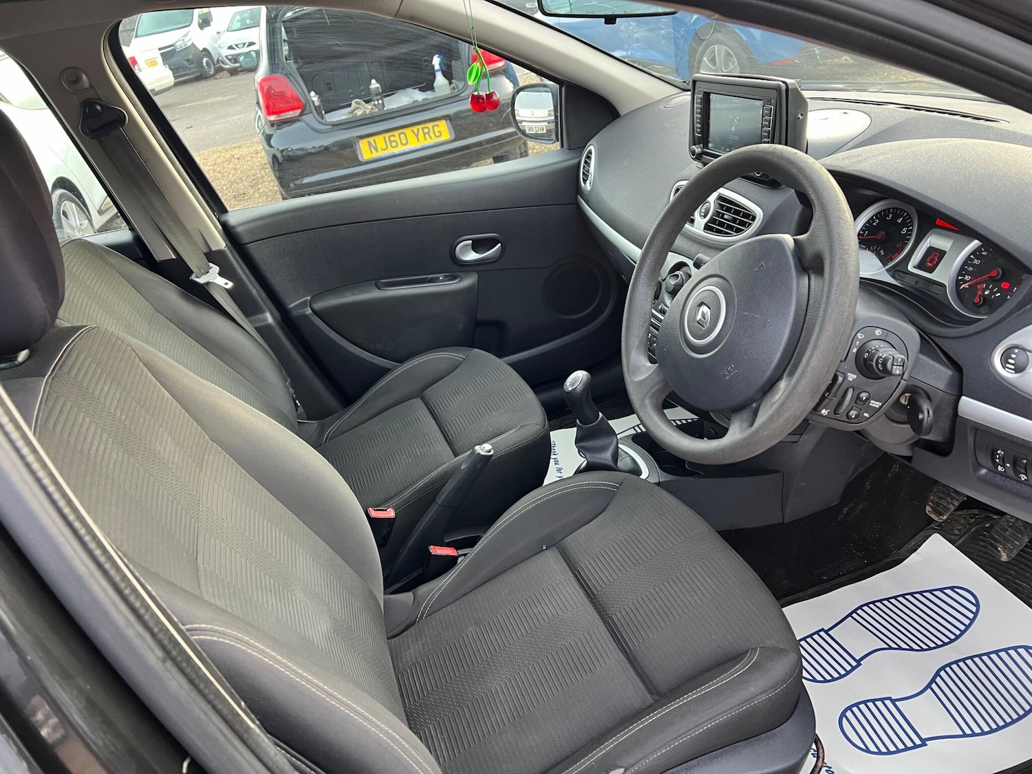 Used Renault Clio 2011 for sale - 77559141: Photo 28