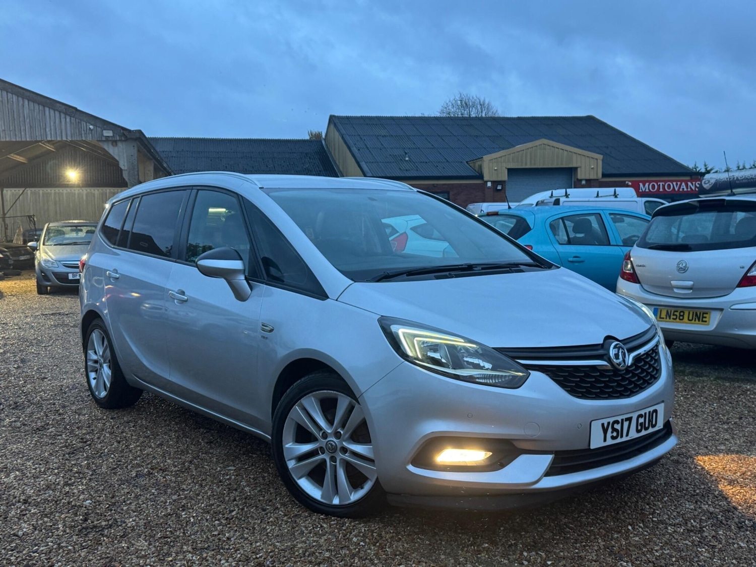 Used Vauxhall Zafira 2017 for sale - 76389063: Photo 1