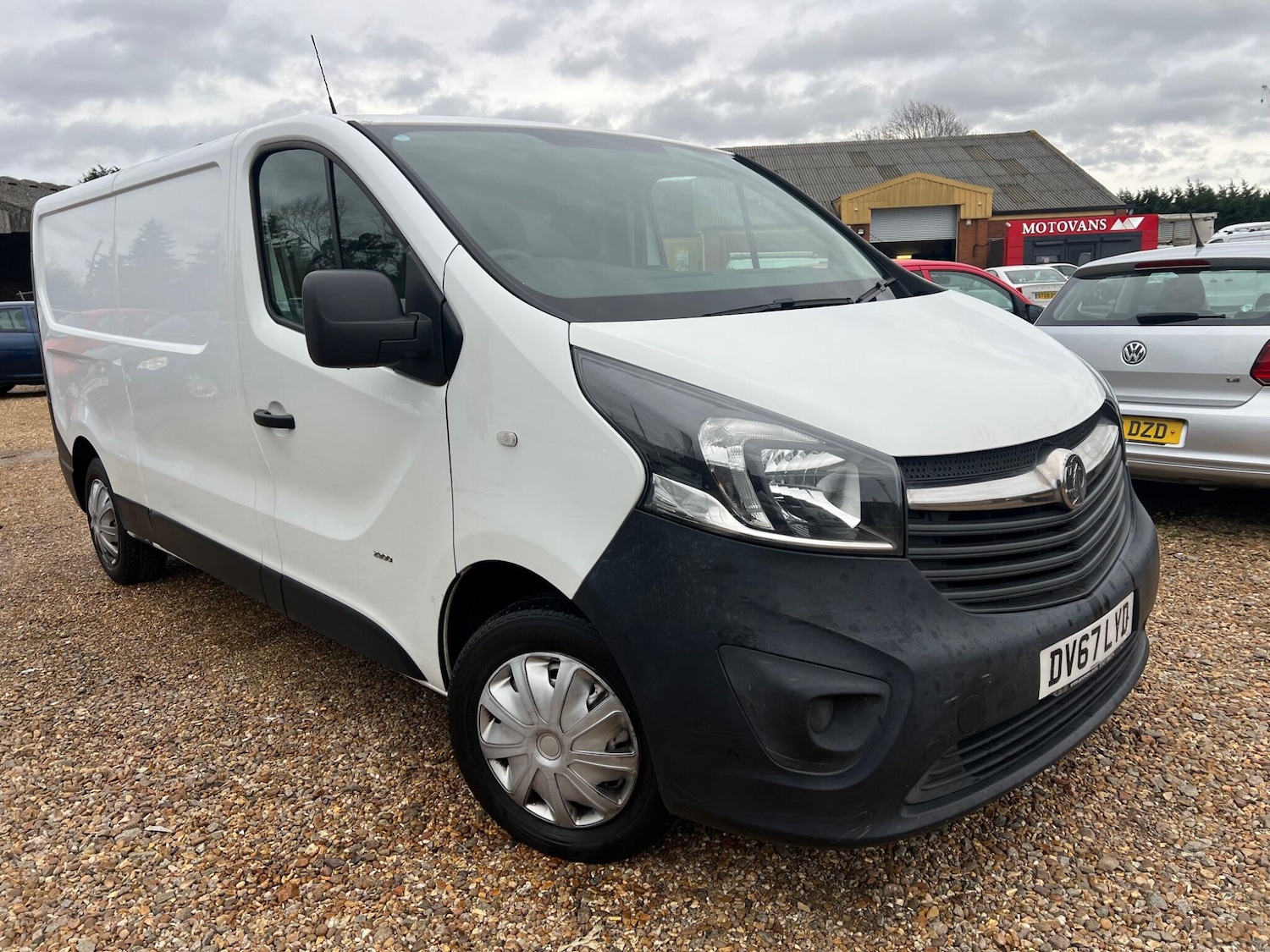 Used Vauxhall Vivaro 2017 for sale - 77925211: Photo 2