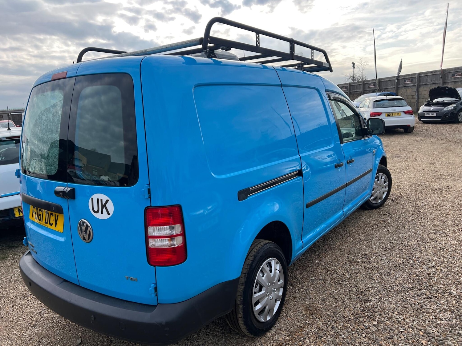Used Volkswagen Caddy Maxi 2011 for sale - 77925856: Photo 12