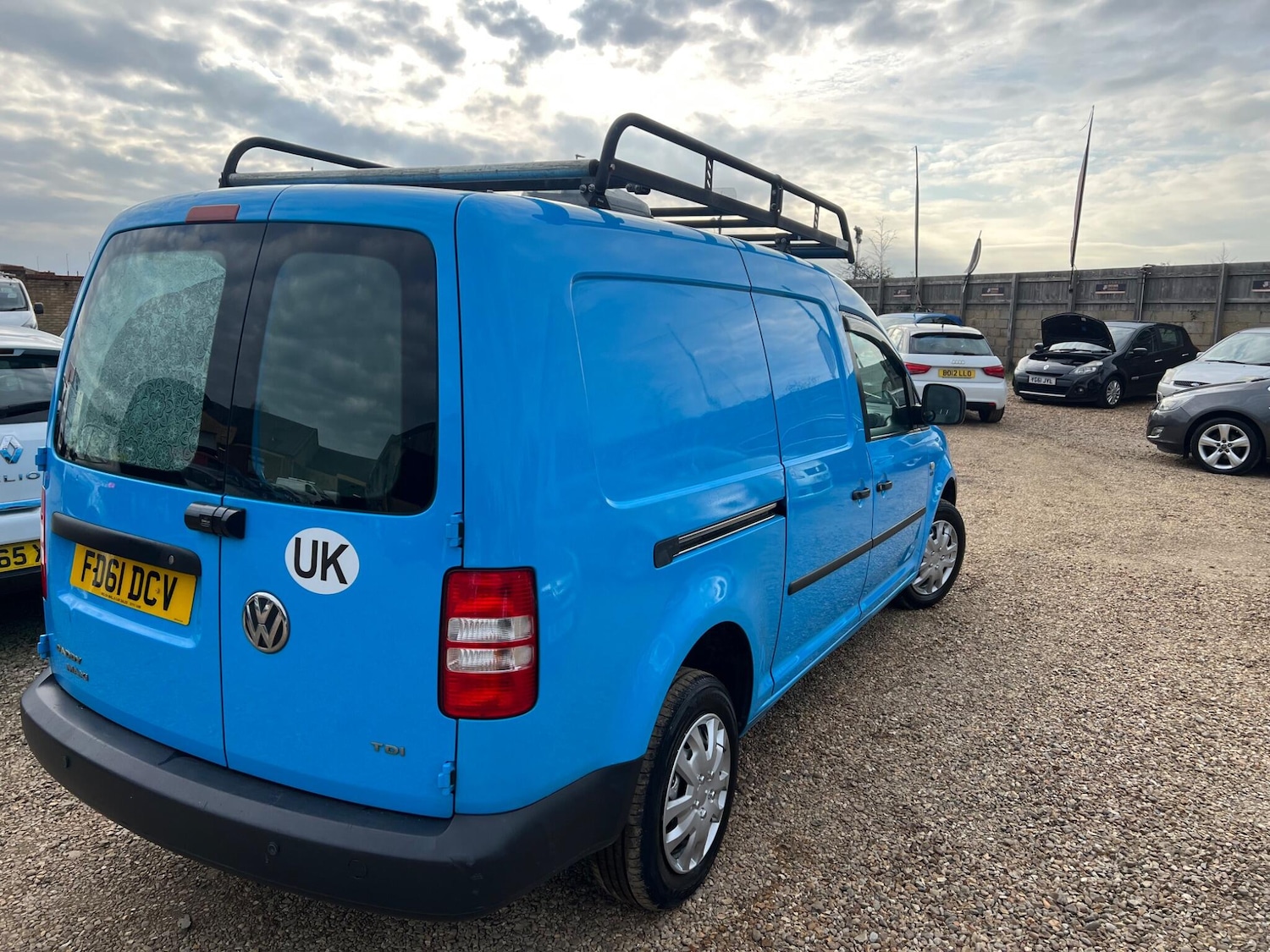 Used Volkswagen Caddy Maxi 2011 for sale - 77925856: Photo 9