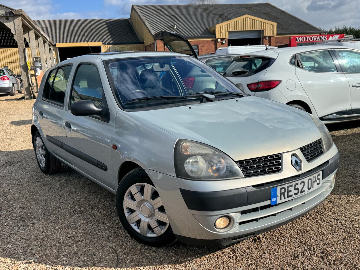 Used Renault Clio 2002 for sale - 77892635: Photo 14