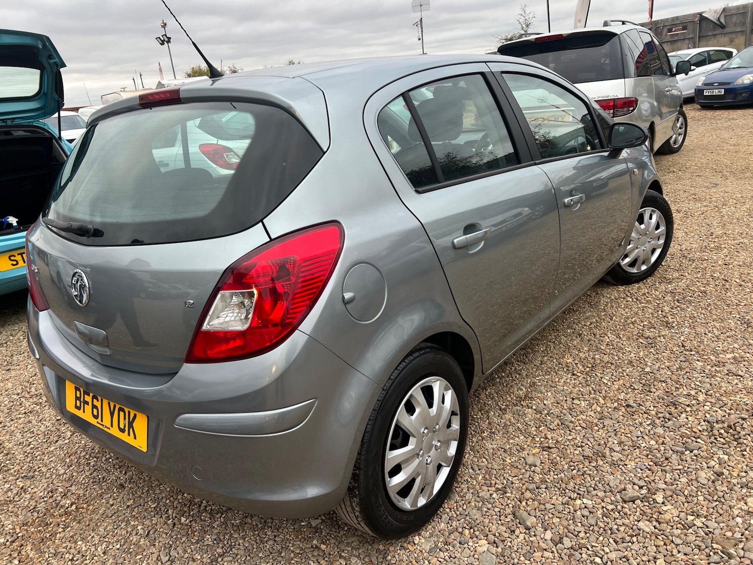 Used Vauxhall Corsa 2011 for sale - 76619593: Photo 2