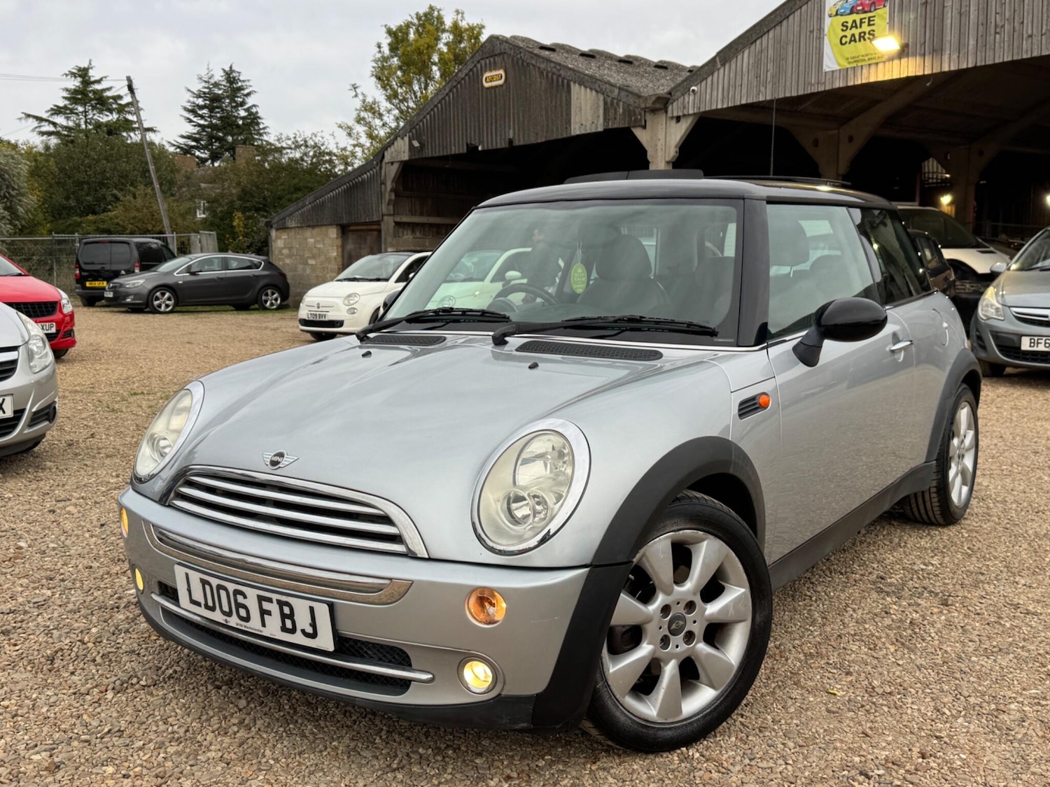 Used MINI Hatch 2006 for sale - 76388885: Photo 1
