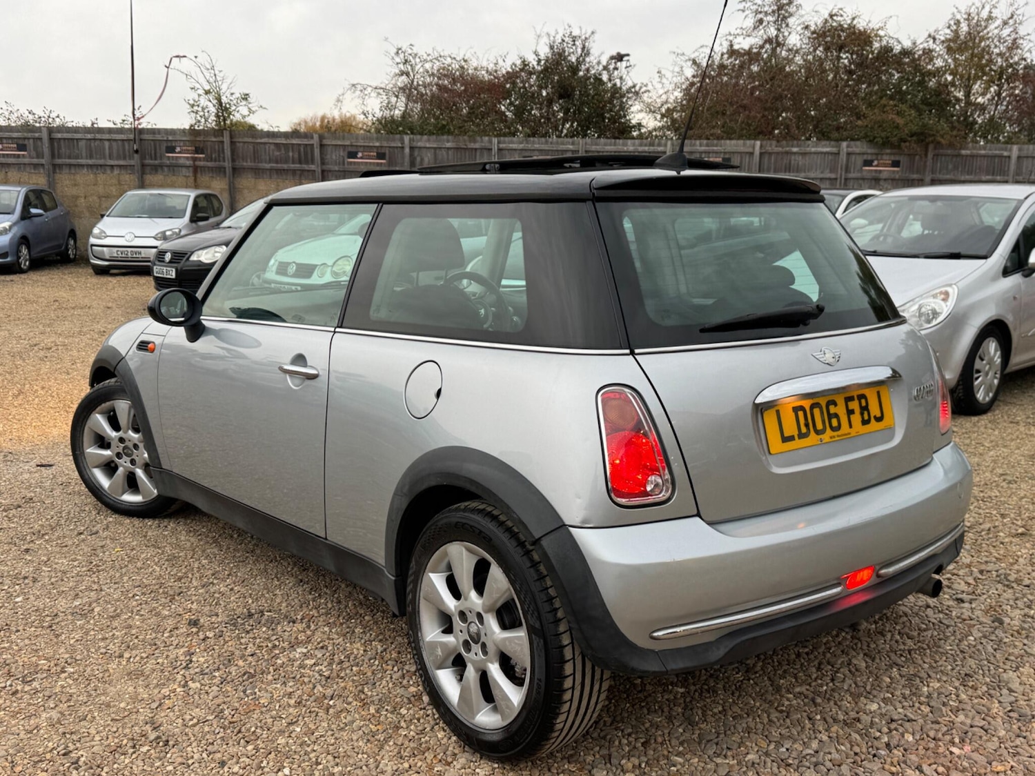Used MINI Hatch 2006 for sale - 76388885: Photo 2