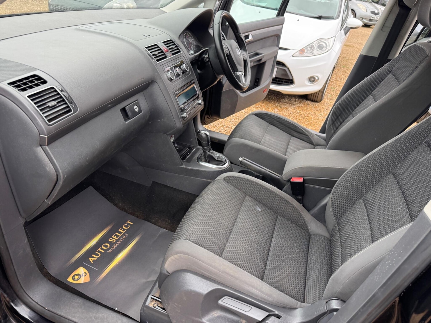 Used Volkswagen Touran 2010 for sale - 76743417: Photo 17