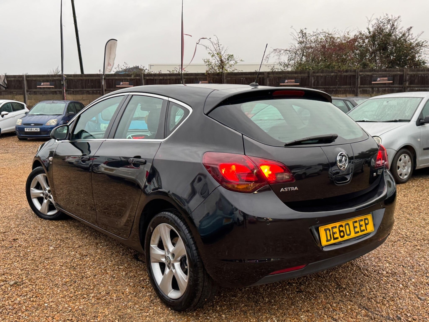 Used Vauxhall Astra 2010 for sale - 76389373: Photo 2