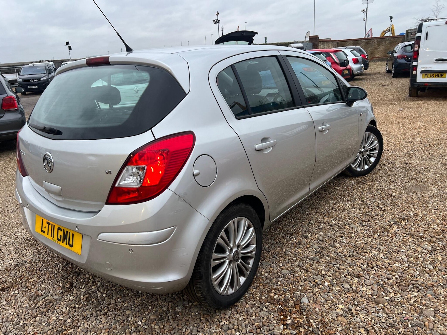 Used Vauxhall Corsa 2011 for sale - 77625447: Photo 2