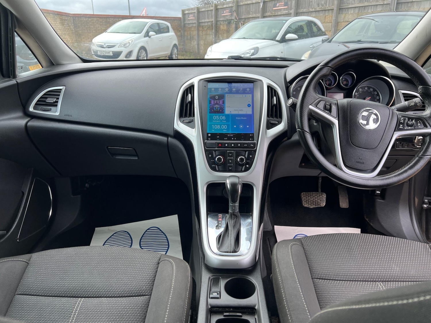 Used Vauxhall Astra 2010 for sale - 77925212: Photo 2