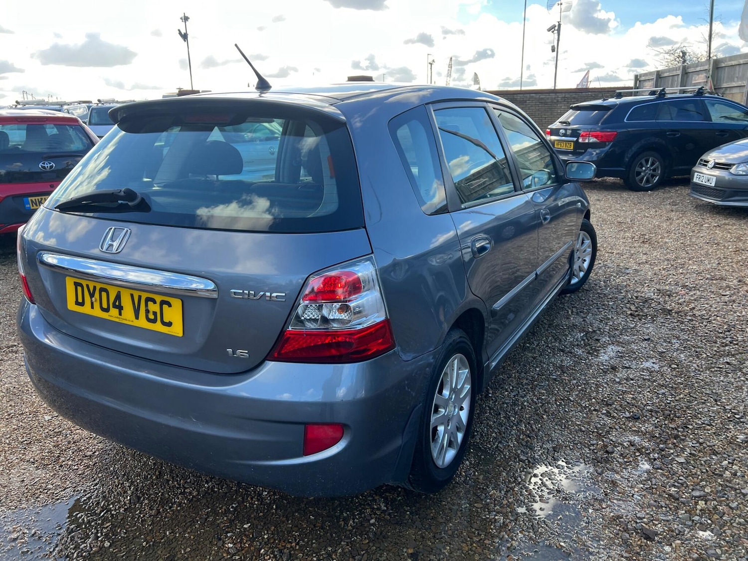 Used Honda Civic 2004 for sale - 77559316: Photo 2