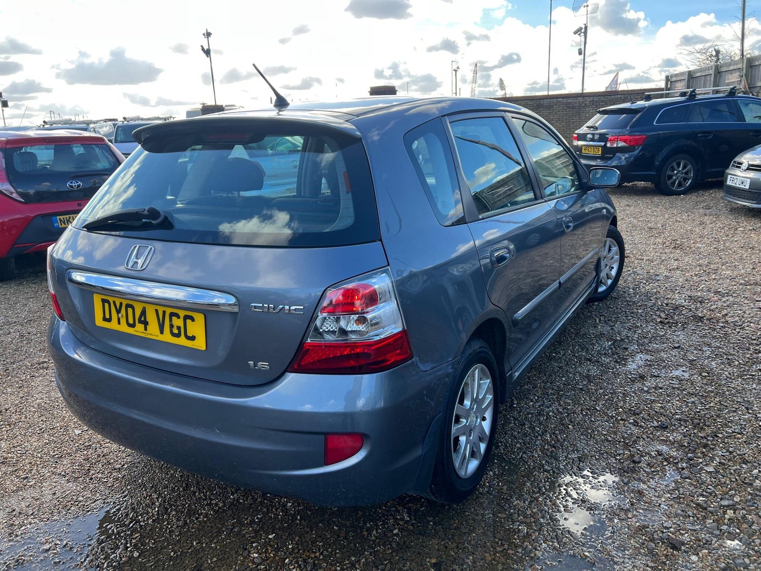 Used Honda Civic 2004 for sale - 77559316: Photo 3