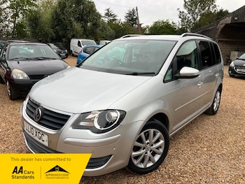 Used Volkswagen Touran 2010 for sale - 79574890: Photo