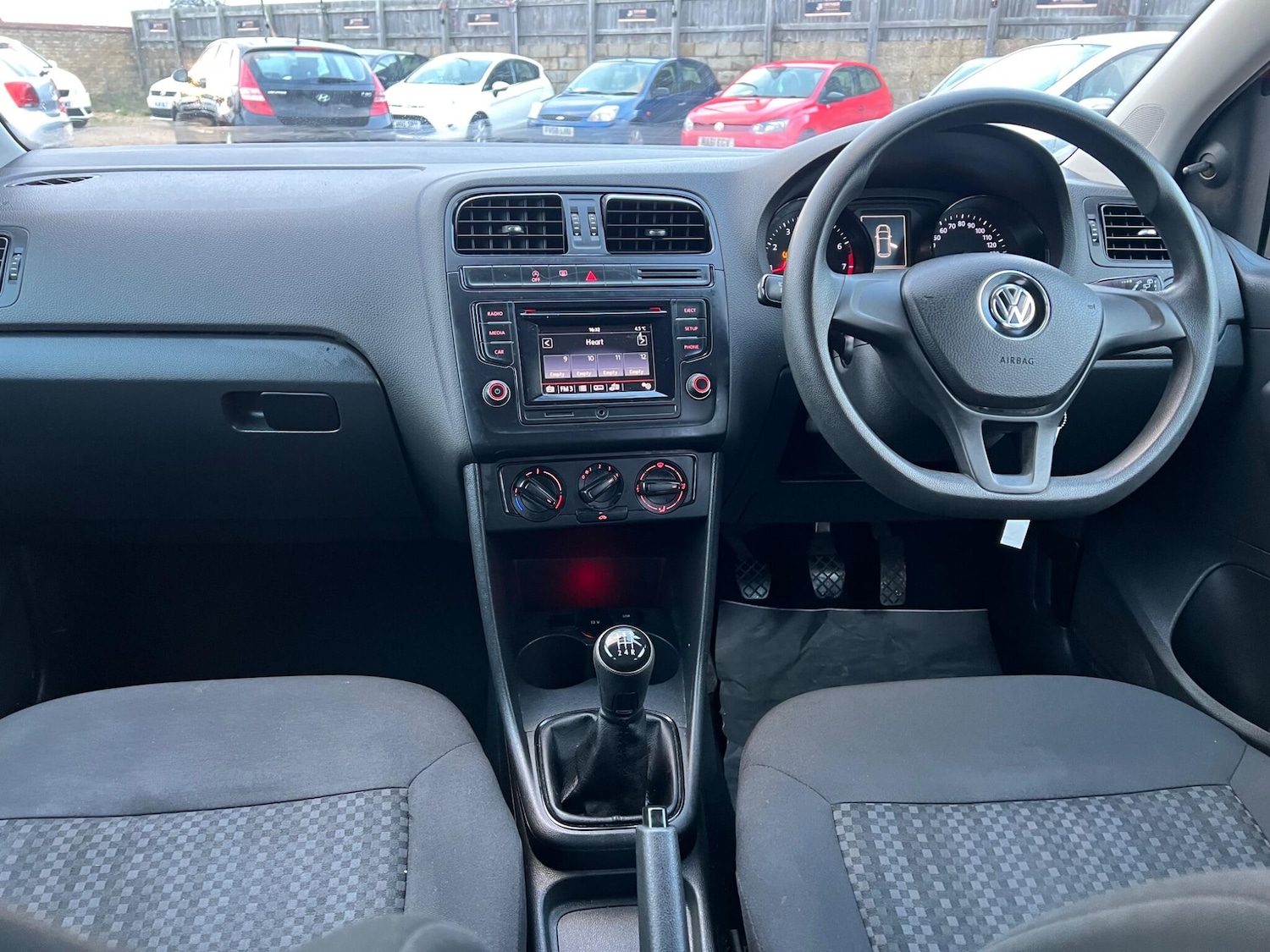 Used Volkswagen Polo 2014 for sale - 76715352: Photo 24