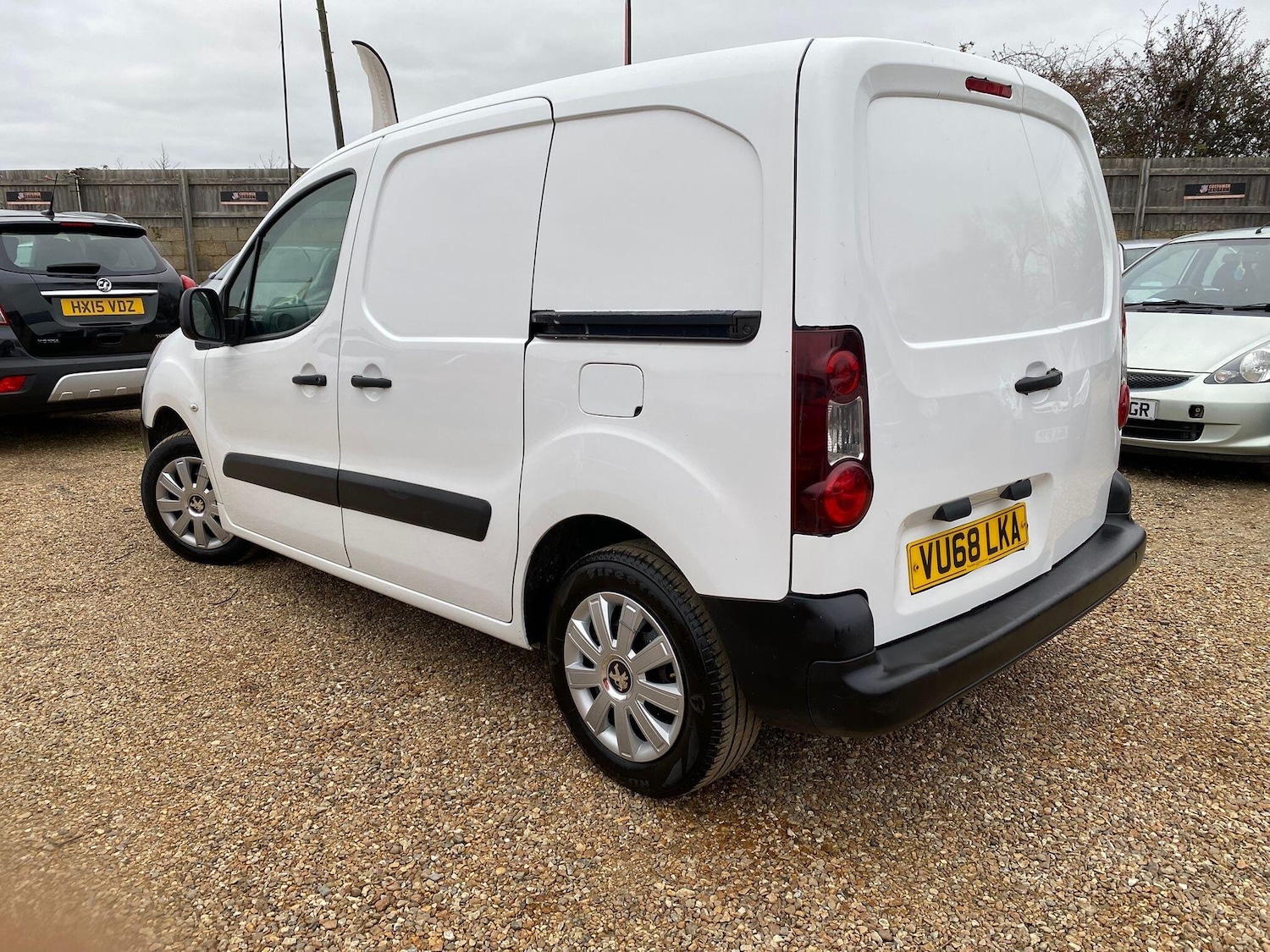 Used Peugeot Partner 2018 for sale - 77163452: Photo 2