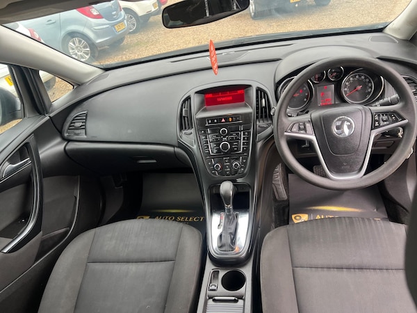Used Vauxhall Astra 2010 for sale - 76259033: Photo 19