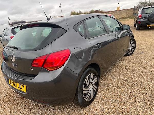 Used Vauxhall Astra 2010 for sale - 76259033: Photo 2