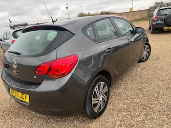 Used Vauxhall Astra 2010 for sale - 76259033: Photo
