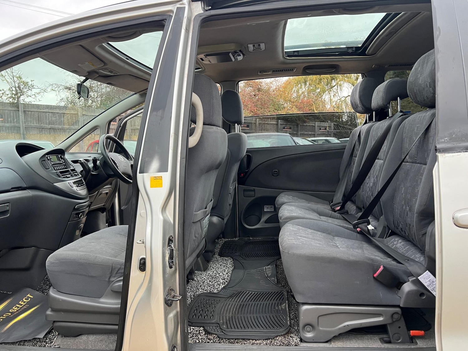 Used Toyota Previa 2004 for sale - 76457366: Photo 21